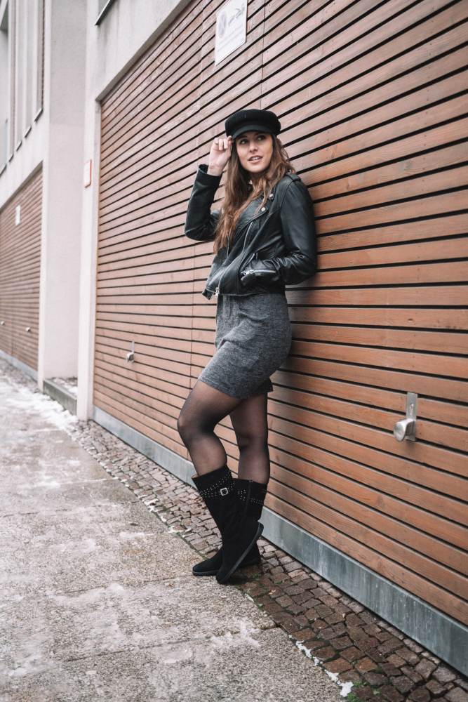 Attraqt velors čierny