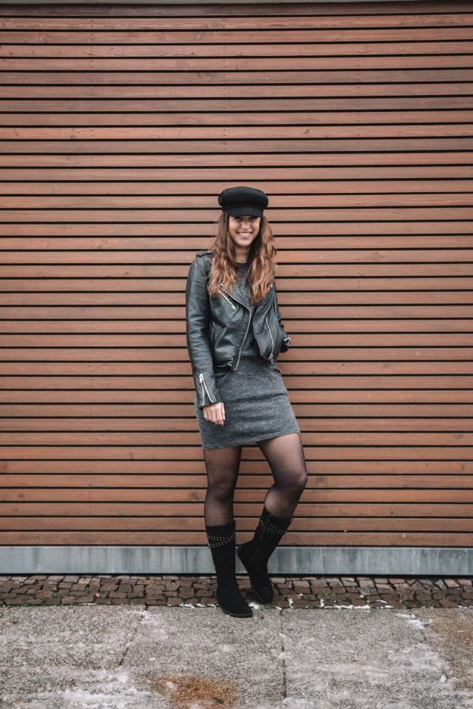 Attraqt velors čierny