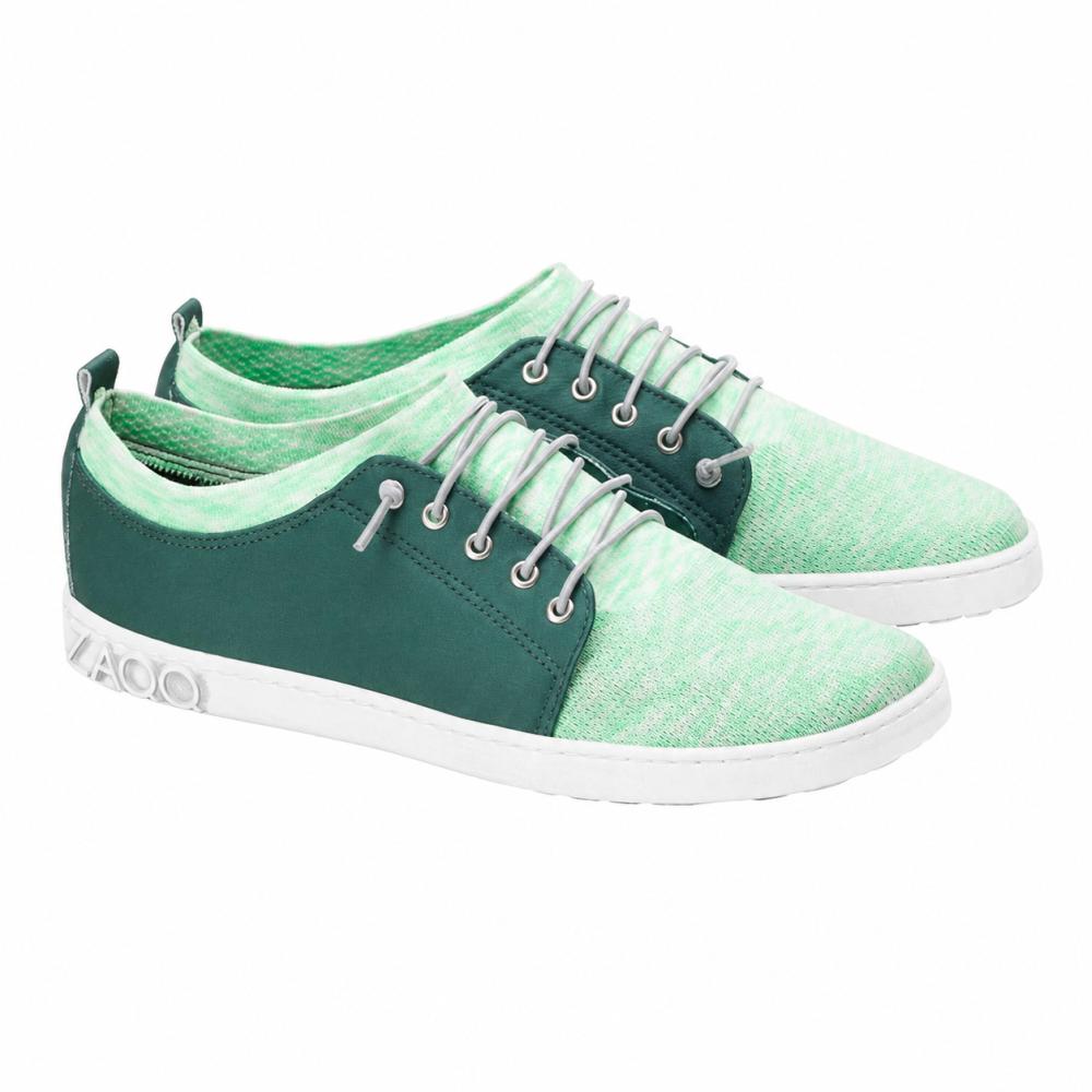 Predstavujeme QRIS Green Sneaker od ZAQQ: štýlový pár mätovo zelených voľnočasových topánok s bielou podrážkou, tmavozelenými akcentmi a bielymi šnúrkami. Tieto tenisky sa vyznačujú moderným, športovým dizajnom a sú ideálne na každé dobrodružstvo.