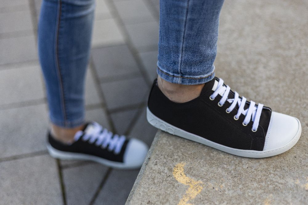 Chuqqs Low Black